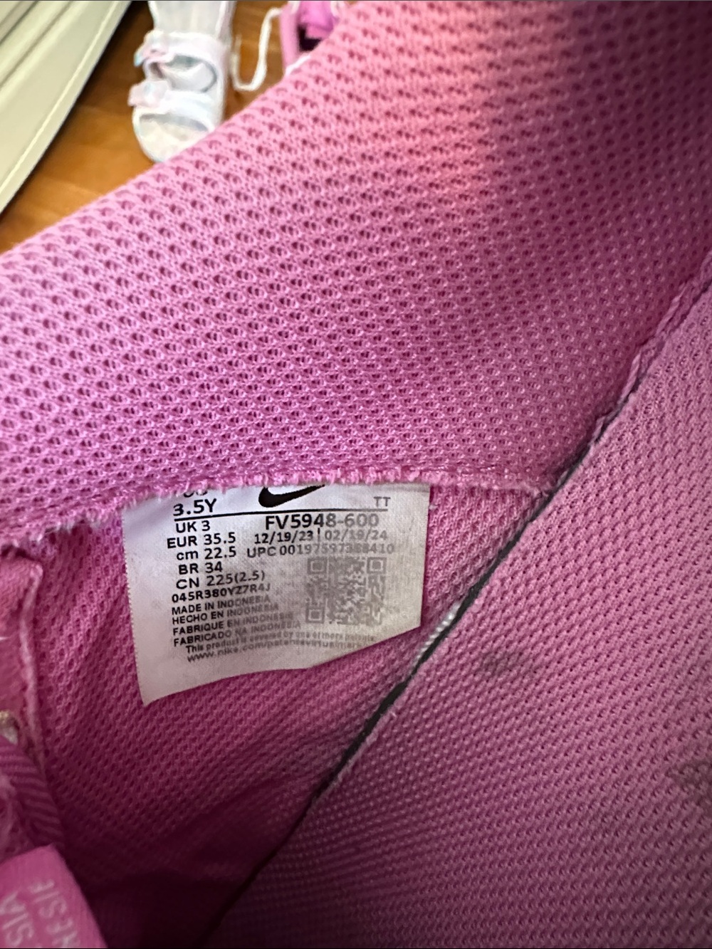 Nike Pink Girls Sneakers with White Laces, 3.5Y - Picture 2 of 6